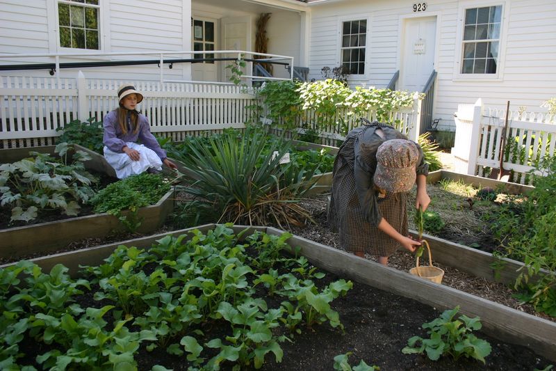 13 Home & Garden Ideas Inspired By The Heart Of Pennsylvania - Decor Hint Herb and Vegetable Kitchen Gardens