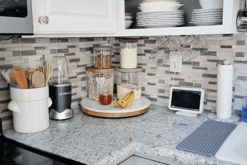 Designers Reveal 15 Kitchen 'Icks' That Are Dealbreakers For Georgia Buyers - Decor Hint Cluttered Countertops