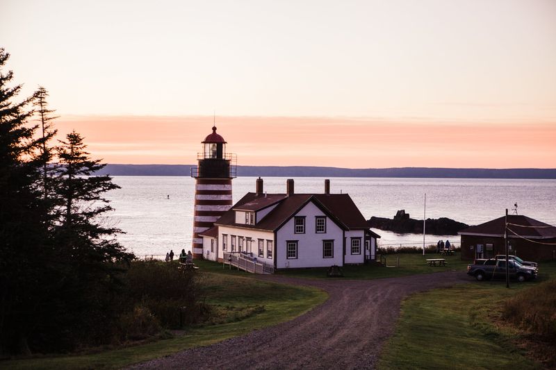 25 Secluded Mansions In Maine With Unforgettable Settings - Decor Hint West Quoddy Head Light Mansion, Lubec