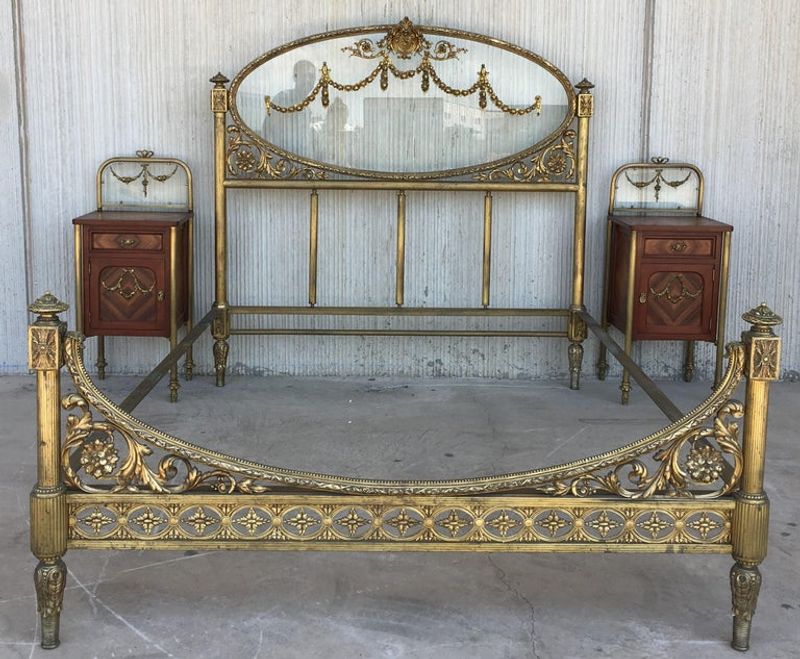 17 Priceless Pieces From The 1900s That Iowa Stylists Urge You To Search For - Decor Hint Ornate Brass Bed Frames