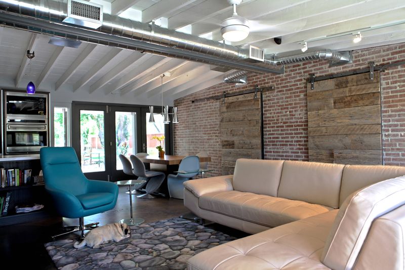 22 Fancy Barndominium Homes That Beautifully Mix Rustic With Modern - Decor Hint Hybrid Rustic-Modern Exposed HVAC Ducts