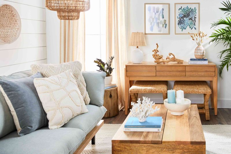 Florida Flair: 16 Bright And Breezy Touches That Define Sunshine State Homes - Decor Hint Coastal-Inspired Art And Décor