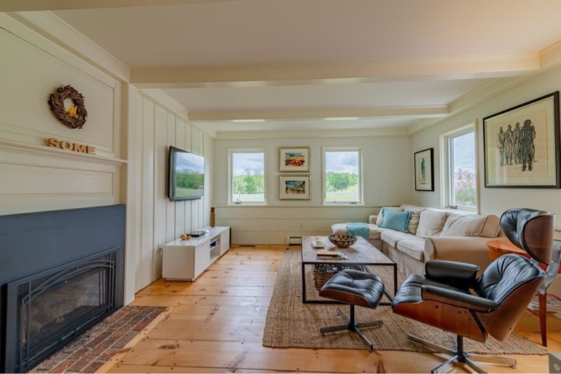 Pine Is Making A Stylish Interior Design Comeback, Here's How To Use It In Your Home - Decor Hint Pine Flooring With Contemporary Twists