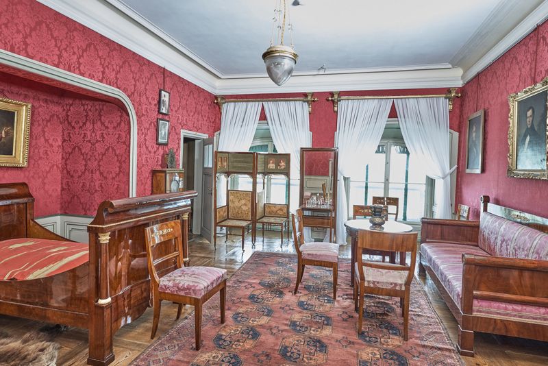 Living Room Items In Antioch That May Be Losing Value - Decor Hint Formal Wall Clocks