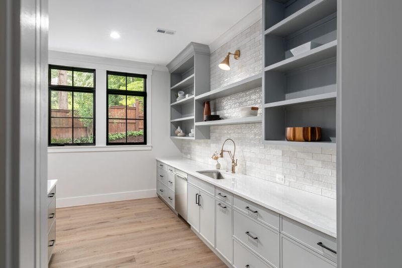 29 Innovative Kitchen Designs Everyone Will Copy Next Year - Decor Hint Walk-Through Pantries