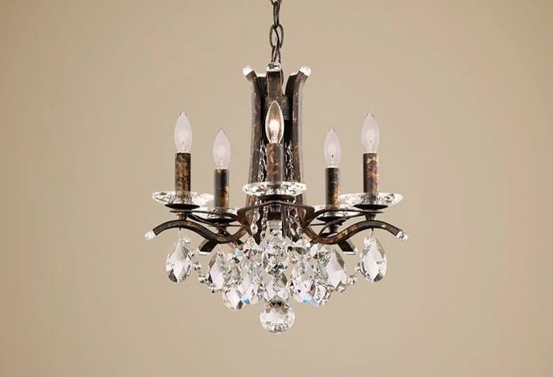9 Antiques That Will Always Work In Modern Interiors, And How Designers Style Them - Decor Hint Crystal Chandeliers