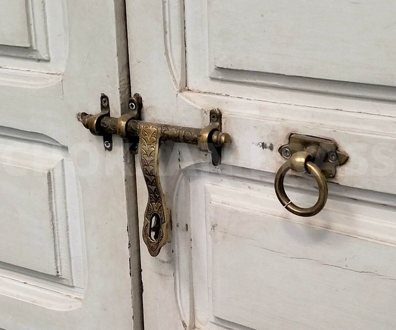 11 Timeless Pennsylvania Decor Touches That Locals Can't Stop Using (And Designers Secretly Love) - Decor Hint Dutch Doors And Paneled Wood Doors: Architectural Character