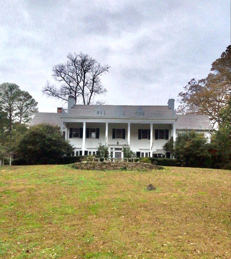 13 Timeless Exterior Designs Inspired By Durham's Historic Neighborhoods - Decor Hint Classic White Columns