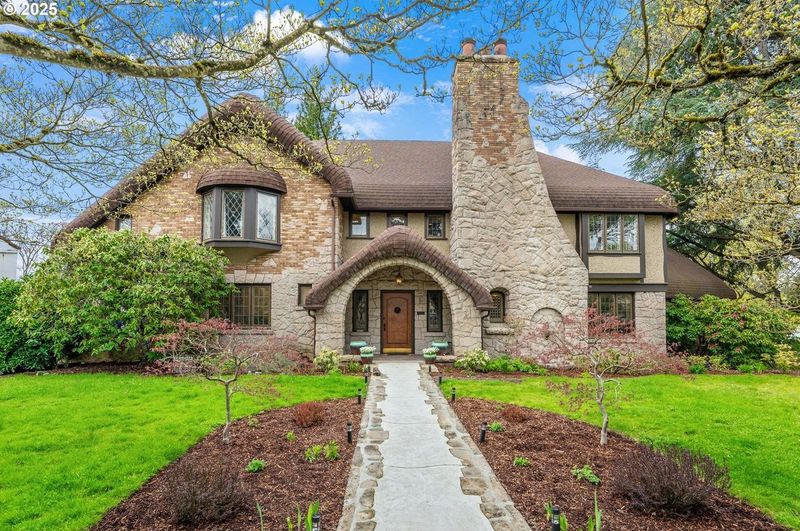 7 Timeless Curb Appeal Styles That Still Define Oregon's Most Iconic Neighborhoods - Decor Hint Cottage-Inspired