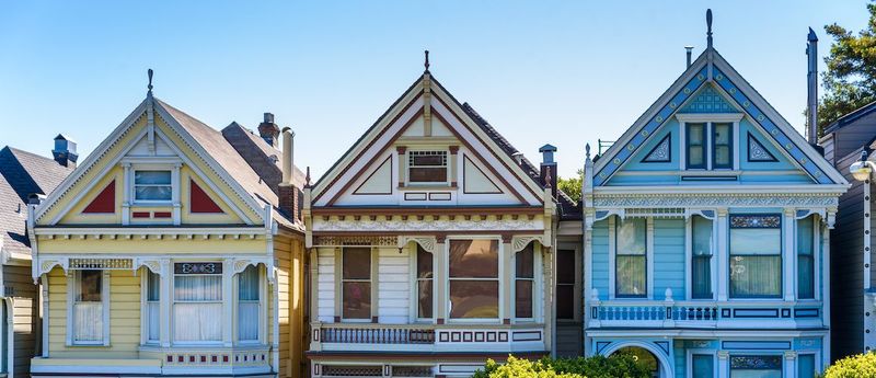 10 Ways Mid-Century Modern and Victorian Homes Compare In 2025's Housing Market - Decor Hint Architectural Appeal