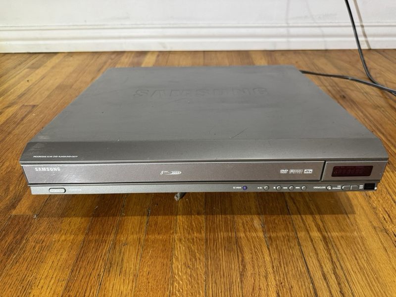 6 Urban Antique Finds In Jersey City That Could Be Worth Fortune And 5 Valueless Ones - Decor Hint Outdated Electronics Without Collector Demand