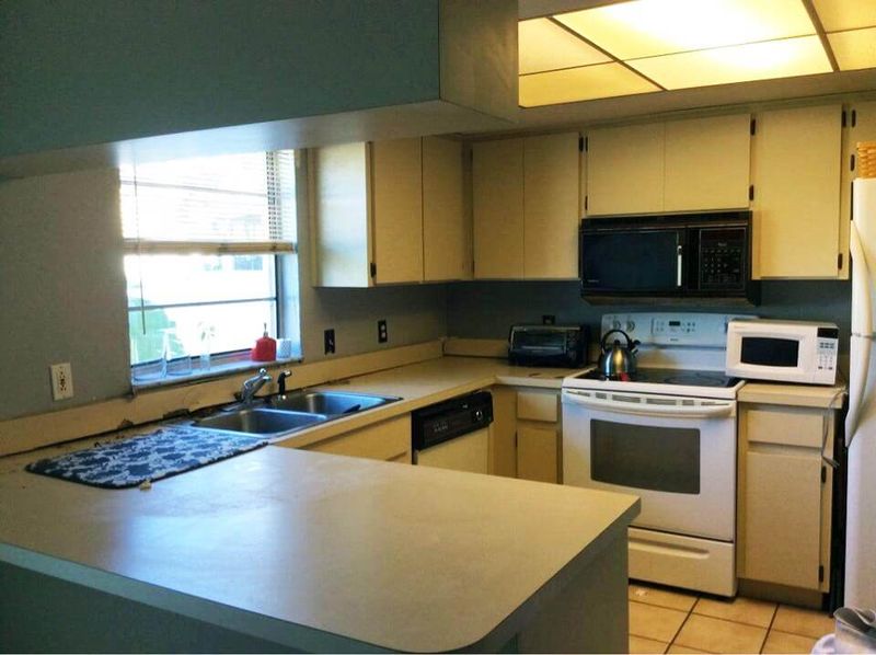 Say Goodbye To These Fading Kitchen Trends Missouri Homeowners Are Leaving Behind, Plus Timeless Styles That Always Impress - Decor Hint Fluorescent Lighting Is Flickering Out