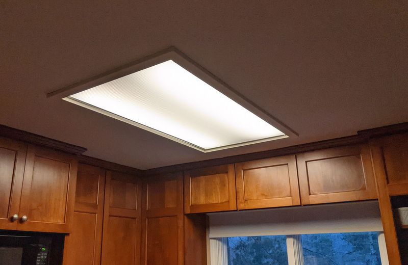 29 Kitchen "Icks" That Immediately Turn Off Homebuyers, According to Interior Designers - Decor Hint Fluorescent Box Lighting