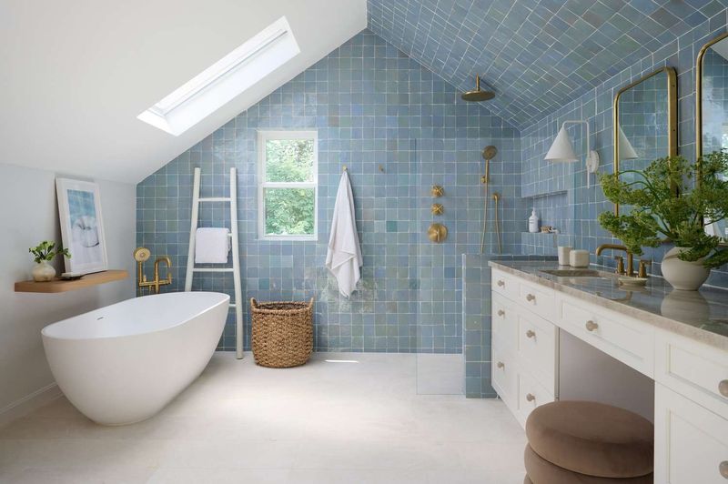16 Cozy Color Combinations Perfect For Cottage Style Homes - Decor Hint Soft Aqua and Cream