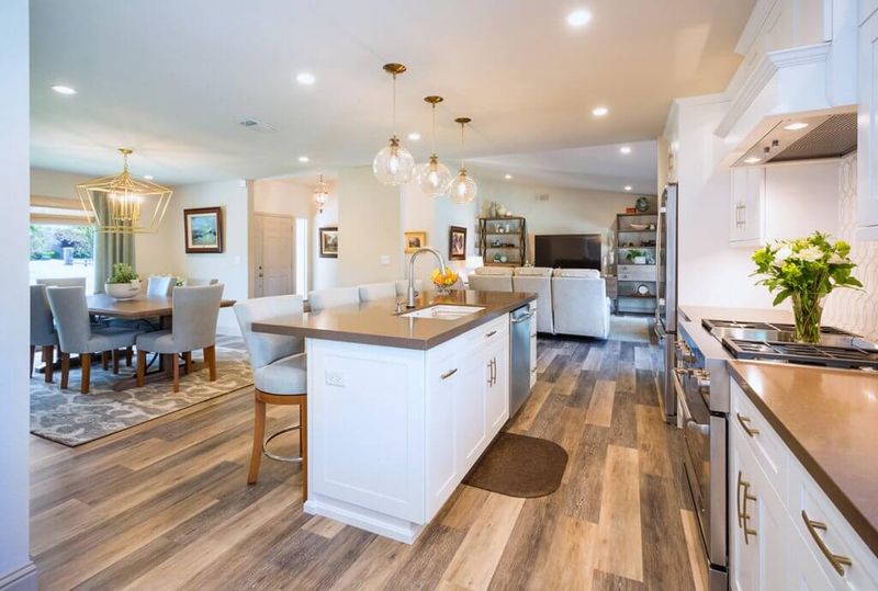 In Stockton Homes 12 Kitchen Looks Are Losing Favor 10 Stylish Ones Remain - Decor Hint Faux Wood Paneling on Walls Peeling Away
