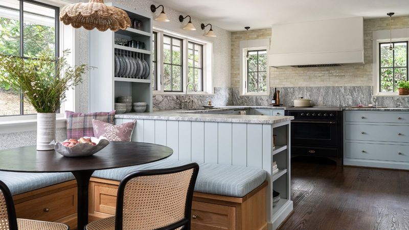 Designers Share: 5 Mistakes That Cheapen Massachusetts Kitchens And 5 That Elevate Them - Decor Hint Cluttered Or Inefficient Layouts