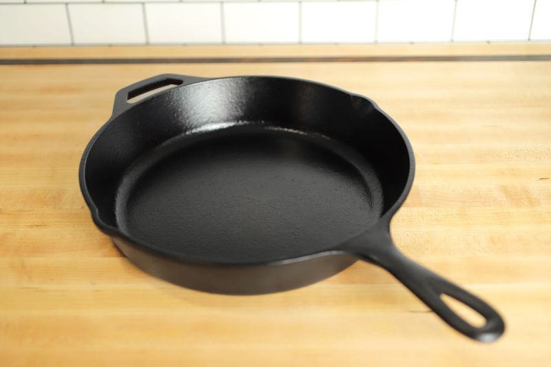 12 Household Items To Ditch After 60 And 7 You Shouldn't Have Had In The First Place - Decor Hint Heavy Cast Iron Cookware