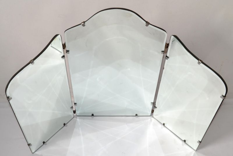 22 Bedroom Items From The Past That Are Surprisingly Valuable To Collectors - Decor Hint Art Deco Vanity Mirrors