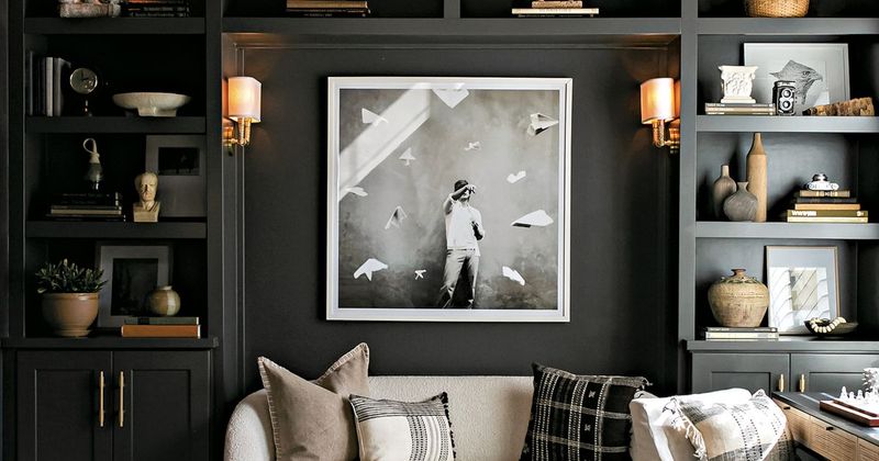 15 Red Flags About Your House That Repel House Buyers - Decor Hint Poor Lighting Throughout