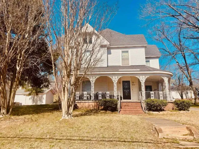 8 Tennessee Curb Appeal Looks That'll Have You Saying "Bless This House" - Decor Hint Southern Farmhouse Charm