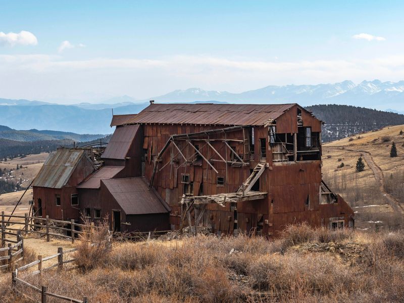 23 Legendary Cowboy Hideouts With Stories To Tell - Decor Hint Vindicator Valley, Colorado