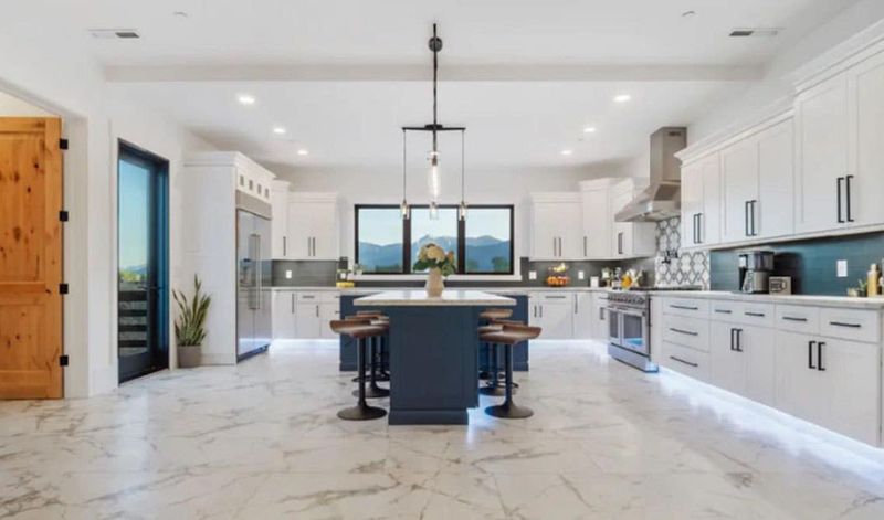 11 Perfect Kitchen Color Combos And 3 That Might Ruin Your Appetite - Decor Hint White & Navy