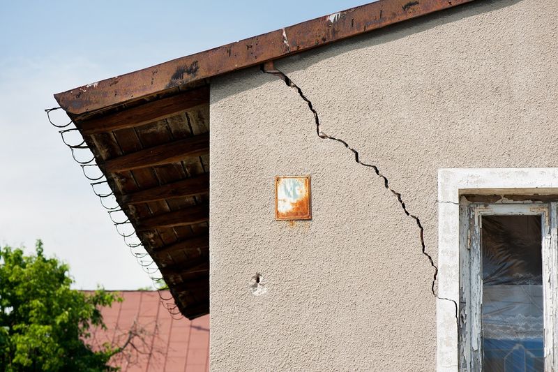 18 Reasons You Should Or Shouldn't Make Major Upgrades Before You Sell Your House According To Real Estate Agents - Decor Hint Fixing Structural Issues Is Non-Negotiable