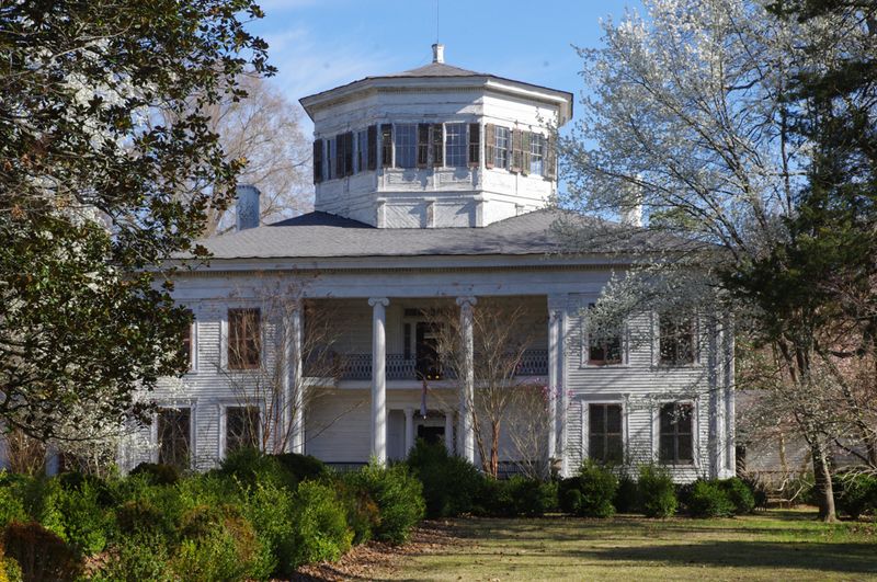 21 Secluded Mansions In Mississippi Featuring Centuries Of Craftsmanship - Decor Hint Waverley Mansion — near West Point, MS