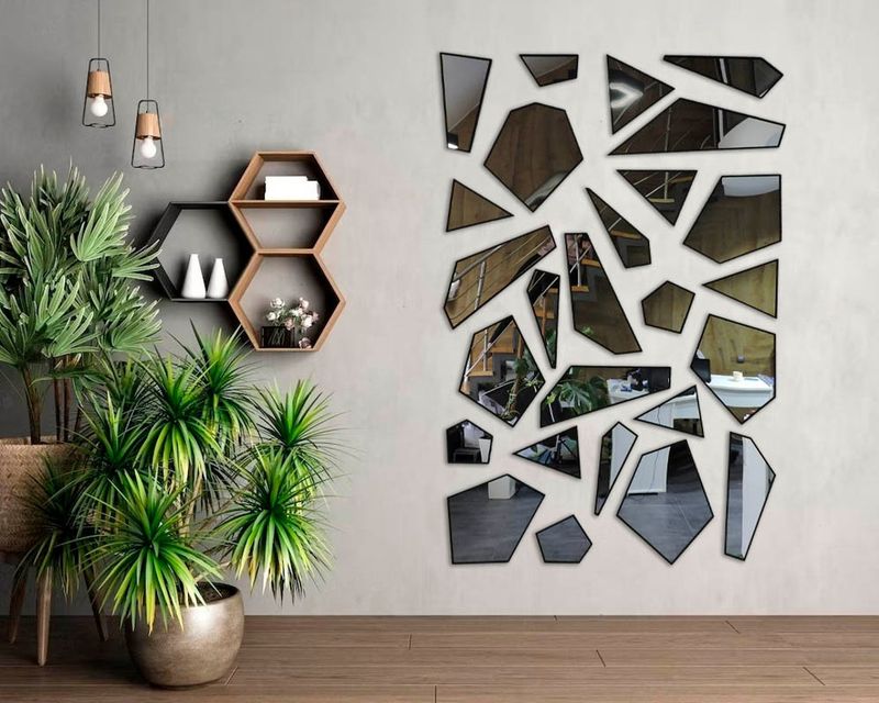 Broken décor