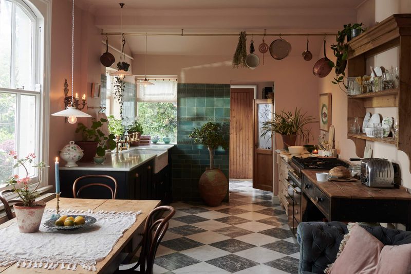 19 Differences Between A French Country Kitchen And An English Country Kitchen, Designers Explain - Decor Hint Wall Treatment Distinctions