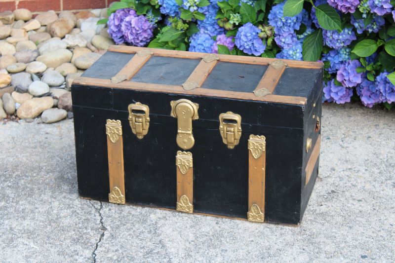 5 Living Room Pieces Losing Value In Palm Desert Homes (Plus 7 That Were Never Really Worth Much) - Decor Hint Faux-Antique Trunks