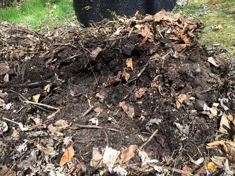 21 Landscaping Features That Are Really Annoying Your Neighbors, Real Estate Pros Say - Decor Hint Unkempt Compost Piles