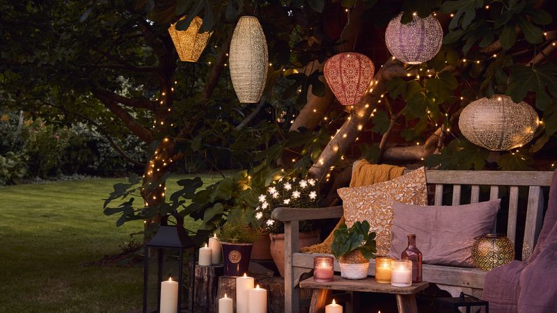 9 Simple, Chic Ideas To Give Your Garden Party A Stunning Wow Factor - Decor Hint Mixing Textures And Adding Vertical Interest