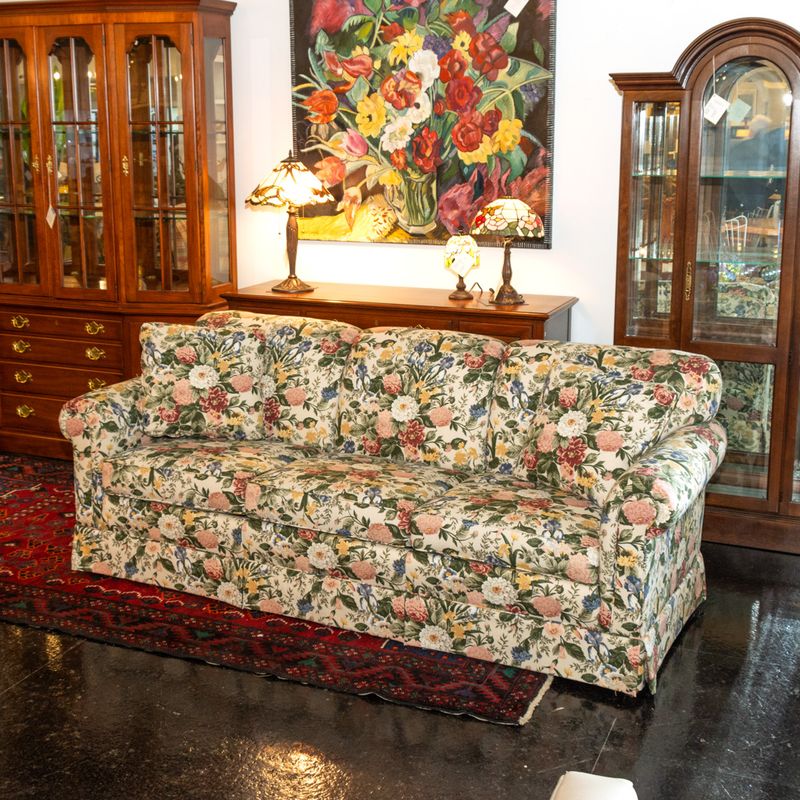 6 Pennsylvania Furniture Trends That Fizzled Out And 8 That Stayed Iconic - Decor Hint Floral Skirted Sofas (Fizzled Out)