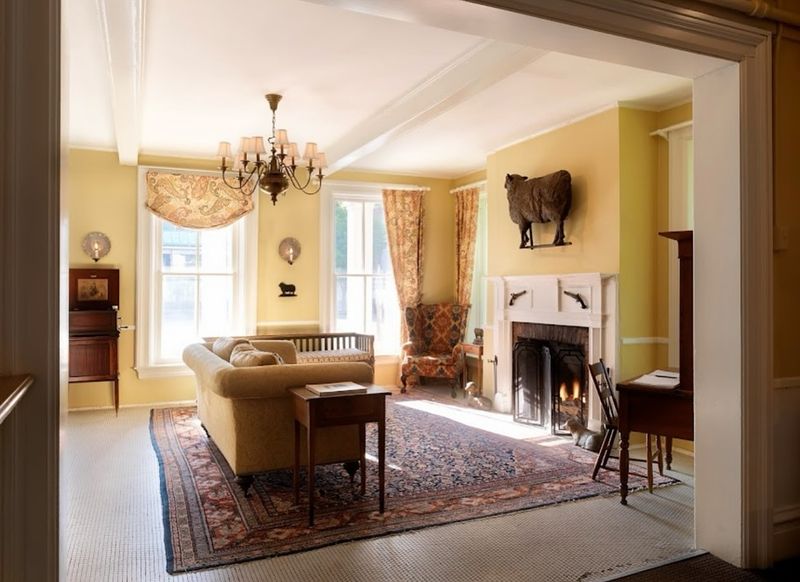 11 Timeless Pennsylvania Decor Touches That Locals Can't Stop Using (And Designers Secretly Love) - Decor Hint Muted Colonial Paint Colors: Historical Palette With Modern Appeal