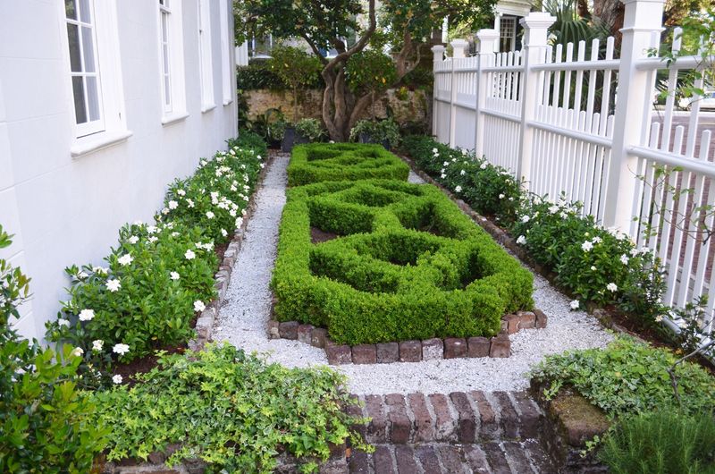 12 Ways Southern Style Shows Up In Anaheim Home Design - Decor Hint Balanced Landscaping