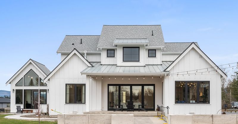 11 Country-Inspired Curb Appeal Ideas From Kentucky Homes - Decor Hint Black Window Frames Against Light Siding