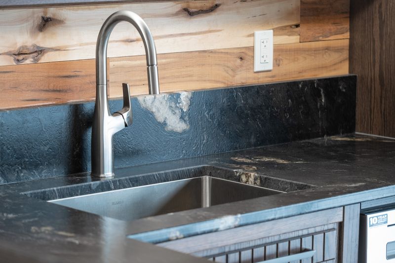 10 Features That Cheapen Your Colorado Kitchen (And 10 That Add Instant Class) - Decor Hint Cheap Contractor Faucets