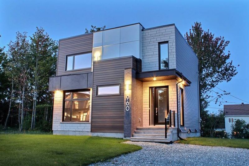 Contemporary Cube Homes Losing Their Edge