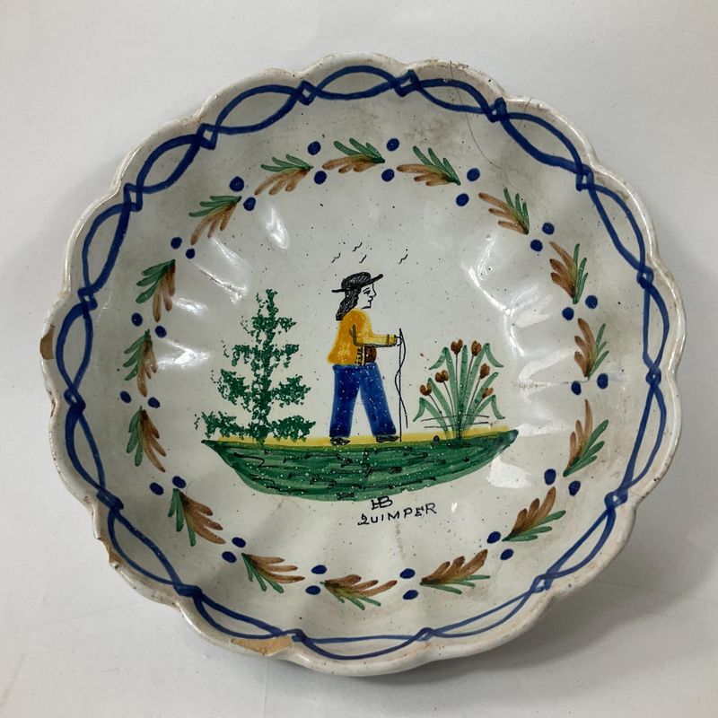 French Country Decor Is Back But Only These Antiques Are Worth It - Decor Hint Hand-Painted Faïence Ceramics