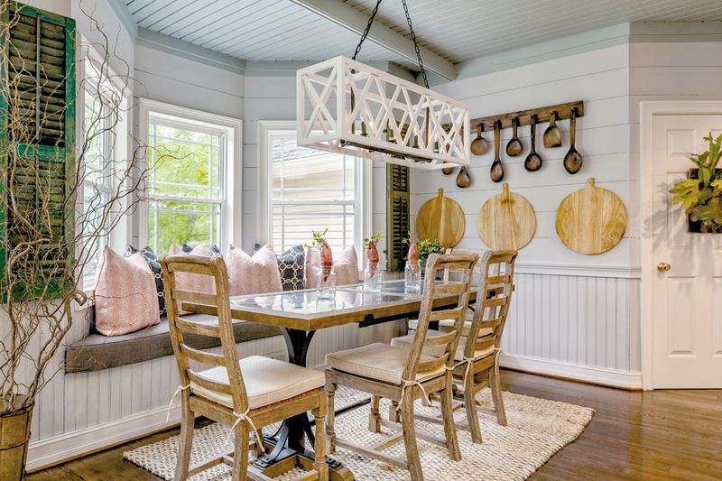 11 Dining Room Ideas Bringing Southern Charm Back To Georgia Interiors - Decor Hint Painted Shiplap Accent Walls