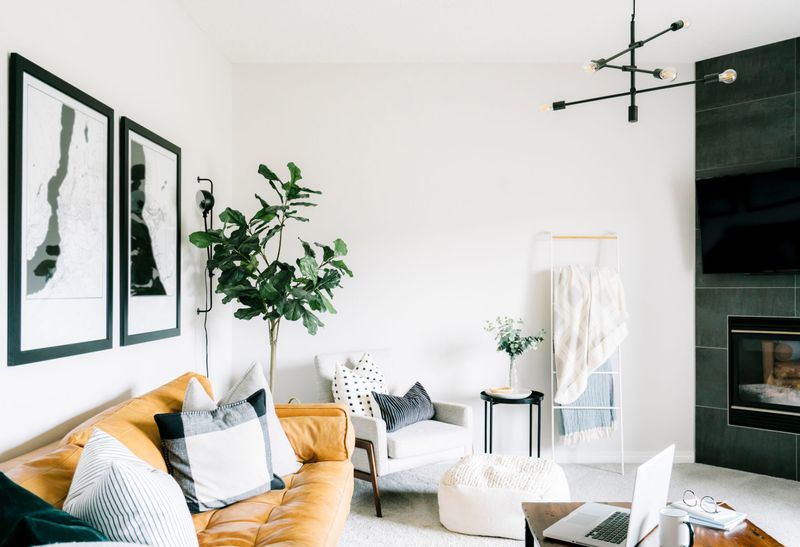 16 Small Living Room Makeover Ideas That Look Expensive (But Aren't) - Decor Hint Accessorize With Greenery Or Florals