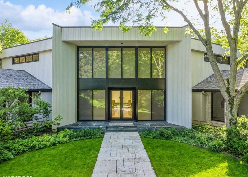 Large Panoramic Windows