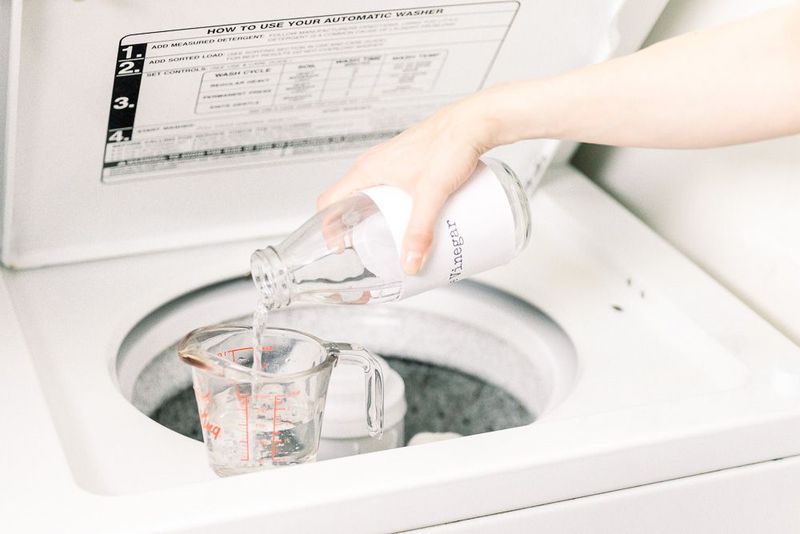 Why Vinegar Works Wonders On Towels Plus 4 Ways To Use It - Decor Hint Strip Buildup With Vinegar In The Rinse Cycle