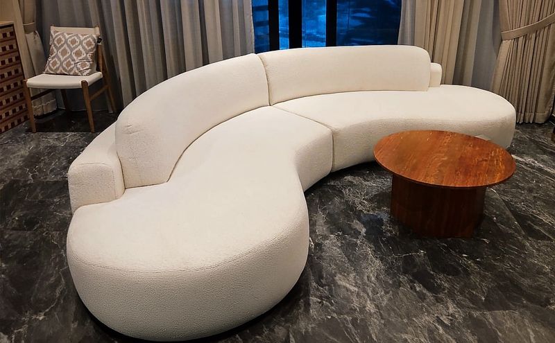 Curved sectional sofas that eat up corners