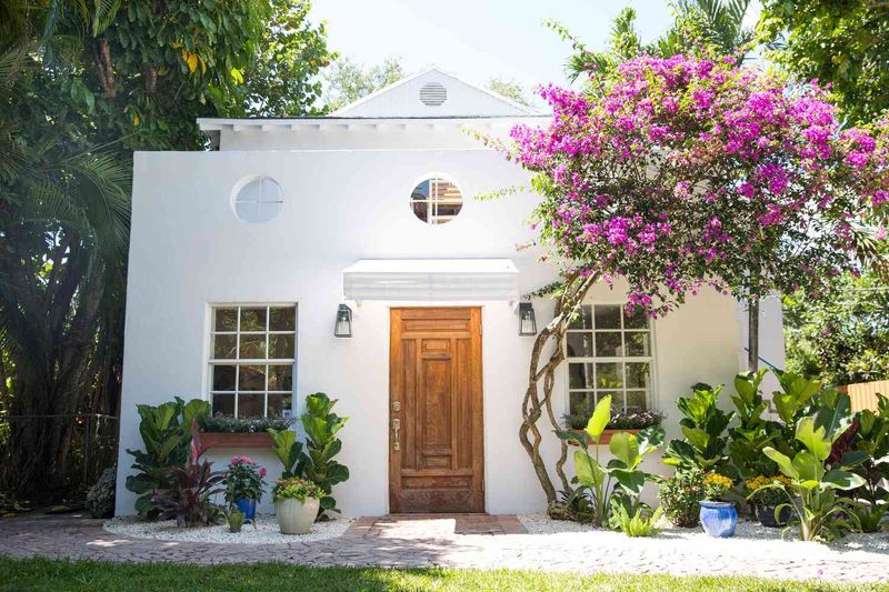 8 Home Styles Losing Popularity In Long Beach By 2025 And 9 Likely To See Big Gains - Decor Hint Compact Courtyard Cottages