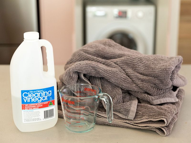 Why Vinegar Works Wonders On Towels Plus 4 Ways To Use It - Decor Hint Removes Detergent And Fabric Softener Buildup