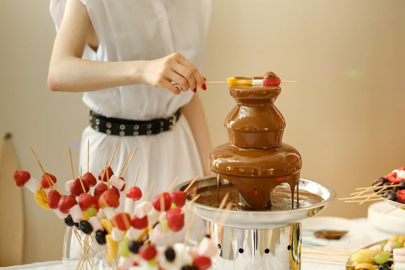 25 Amenities You Can Find In Billionaires' Homes - Decor Hint Chocolate Fountains In Dining Rooms