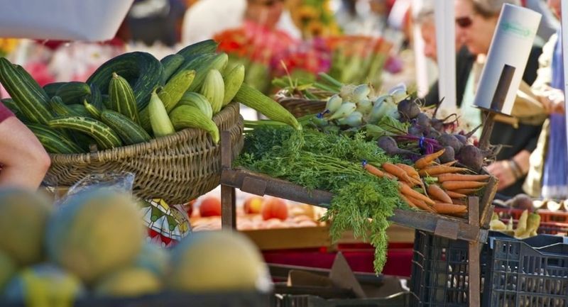 12 Outdoor Living Spots Common Throughout Chicago Neighborhoods - Decor Hint Neighborhood Farmers Markets