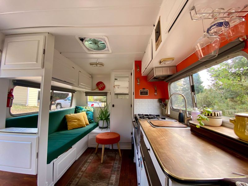 15 Best Open-Concept Tiny Homes Designers Love - Decor Hint Vintage Camper